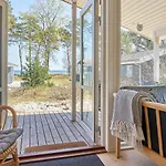8 Person In * Neksø